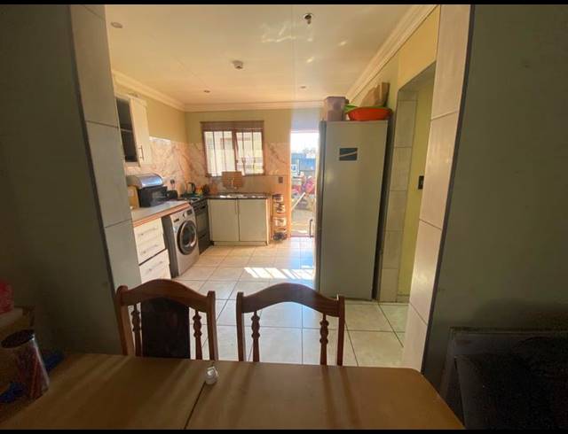 2 BEDROOM HOUSE FOR SALE IN PALM RIDGE EXT 2